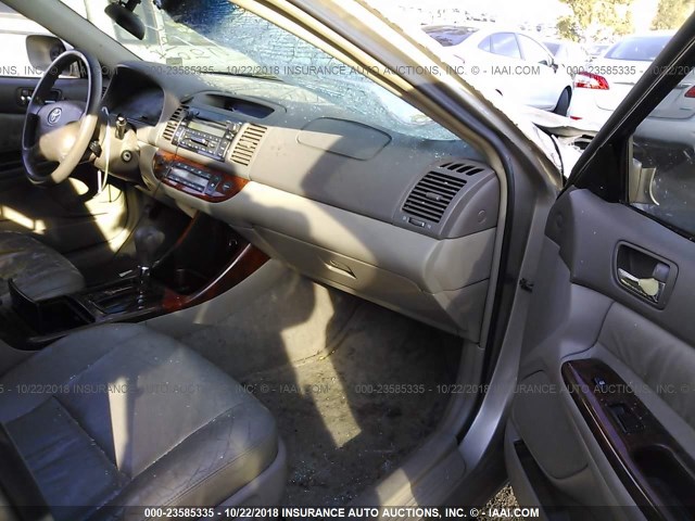 4T1BF30K44U063042 - 2004 TOYOTA CAMRY LE/XLE/SE GOLD photo 5