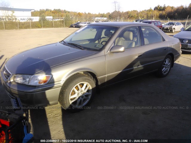 4T1BF28K0YU097239 - 2000 TOYOTA CAMRY LE/XLE GRAY photo 2