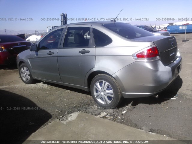 1FAHP34N68W192349 - 2008 FORD FOCUS S/SE GRAY photo 3