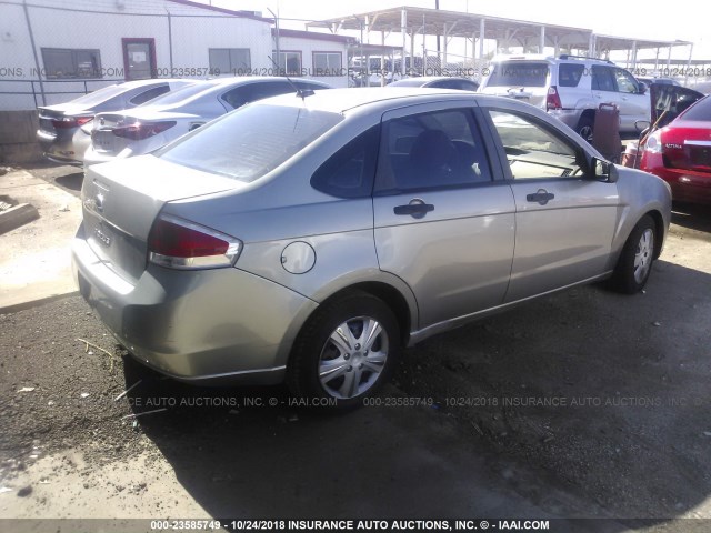 1FAHP34N68W192349 - 2008 FORD FOCUS S/SE GRAY photo 4