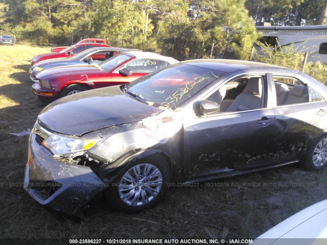 4T1BD1FK9EU132486 - 2014 TOYOTA CAMRY HYBRID/LE/XLE GRAY photo 5