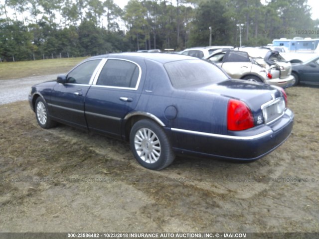 1LNHM82WX3Y608682 - 2003 LINCOLN TOWN CAR SIGNATURE BLUE photo 3