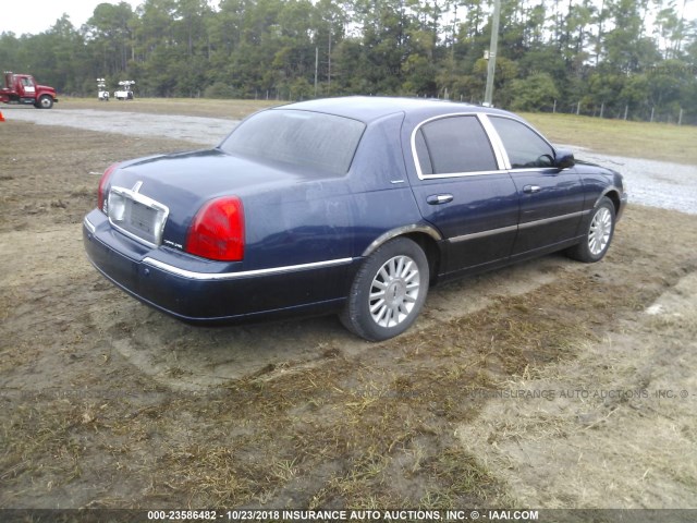 1LNHM82WX3Y608682 - 2003 LINCOLN TOWN CAR SIGNATURE BLUE photo 4