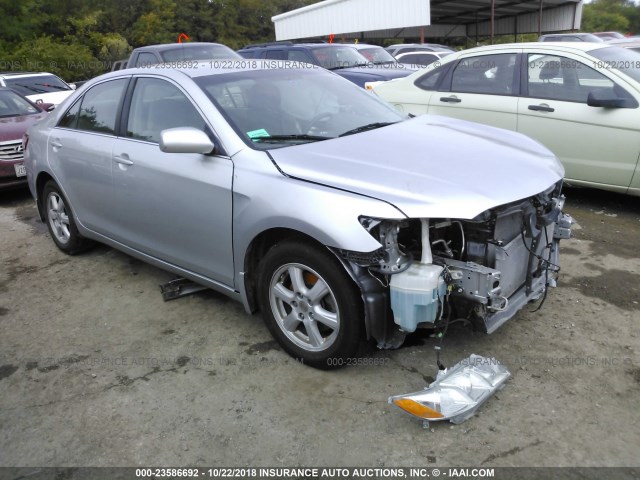4T4BE46KX7R002529 - 2007 TOYOTA CAMRY NEW GENERAT CE/LE/XLE/SE SILVER photo 1
