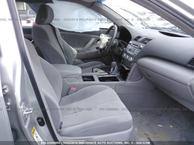 4T4BE46KX7R002529 - 2007 TOYOTA CAMRY NEW GENERAT CE/LE/XLE/SE SILVER photo 5