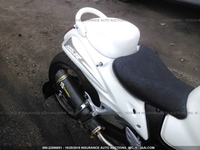 JS1GX72A5B2103781 - 2011 SUZUKI GSX1300 R WHITE photo 6