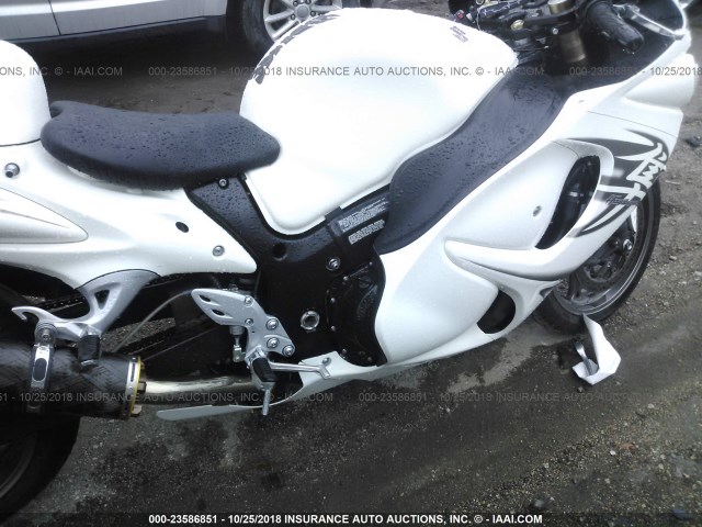 JS1GX72A5B2103781 - 2011 SUZUKI GSX1300 R WHITE photo 8