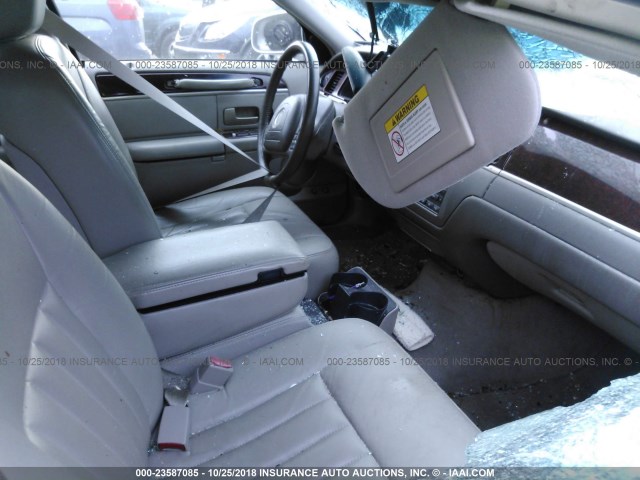 1LNHM81W14Y663413 - 2004 LINCOLN TOWN CAR EXECUTIVE/SIGNATURE Plata foto 5