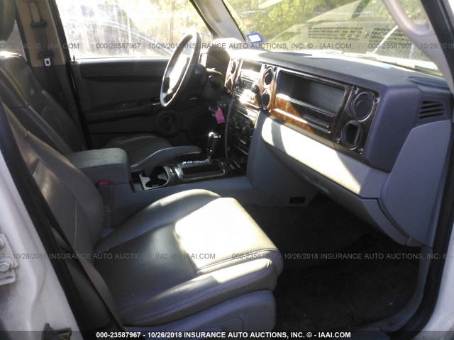1J8HH48K66C204990 - 2006 JEEP COMMANDER WHITE photo 5