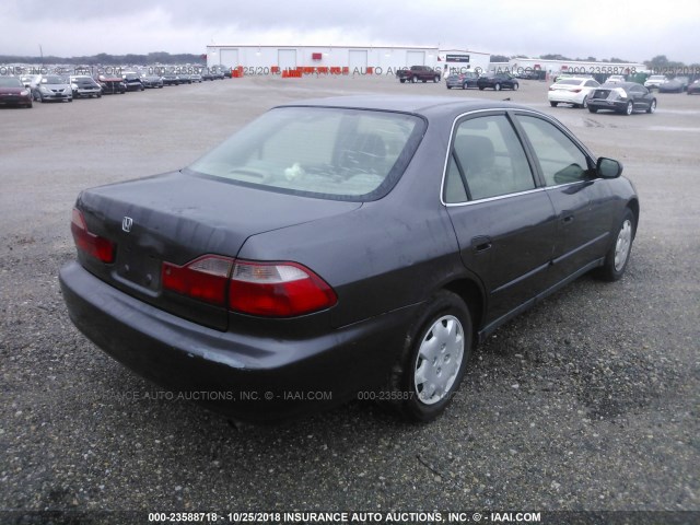 1HGCG5648WA061598 - 1998 HONDA ACCORD LX GRAY photo 4