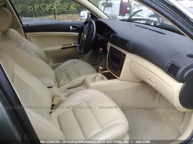 WVWRH63B01P087522 - 2001 VOLKSWAGEN PASSAT GLX 绿色 照片 5