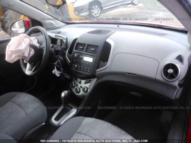 1G1JA6SH9F4160413 - 2015 CHEVROLET SONIC LS 红色 照片 5