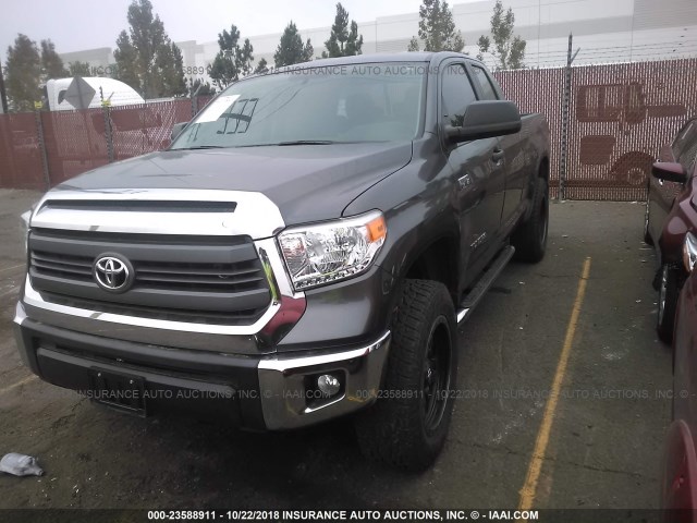 5TFRY5F11FX178139 - 2015 TOYOTA TUNDRA DOUBLE CAB SR/SR5 GRAY photo 2