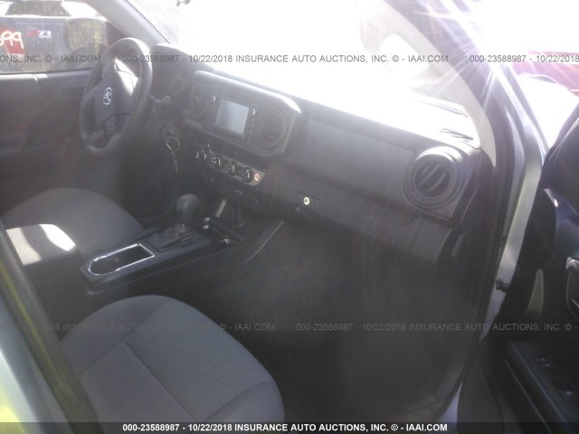 3TMCZ5AN2JM130905 - 2018 TOYOTA TACOMA DBL CAB/SR/TRDSPT/OR/PRO ვერცხლისფერი ფოტო 5