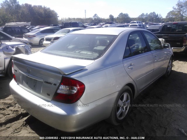 4T1BF30K22U008456 - 2002 TOYOTA CAMRY LE/XLE/SE 银色 照片 4