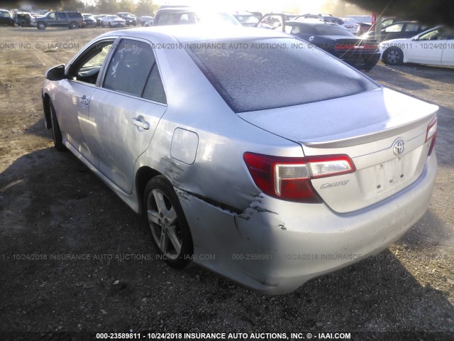 4T1BF1FK8DU244818 - 2013 TOYOTA CAMRY L/SE/LE/XLE Gümüş foto 3