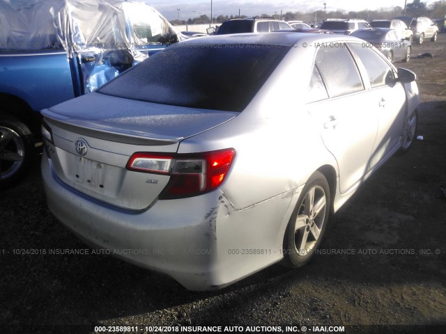 4T1BF1FK8DU244818 - 2013 TOYOTA CAMRY L/SE/LE/XLE Gümüş foto 4