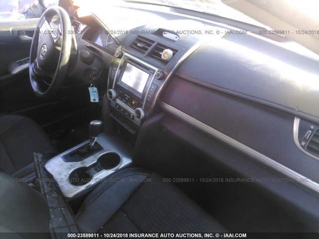 4T1BF1FK8DU244818 - 2013 TOYOTA CAMRY L/SE/LE/XLE Gümüş foto 5