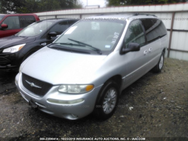 1C4GP54L4YB605991 - 2000 CHRYSLER TOWN & COUNTRY LXI SILVER photo 2