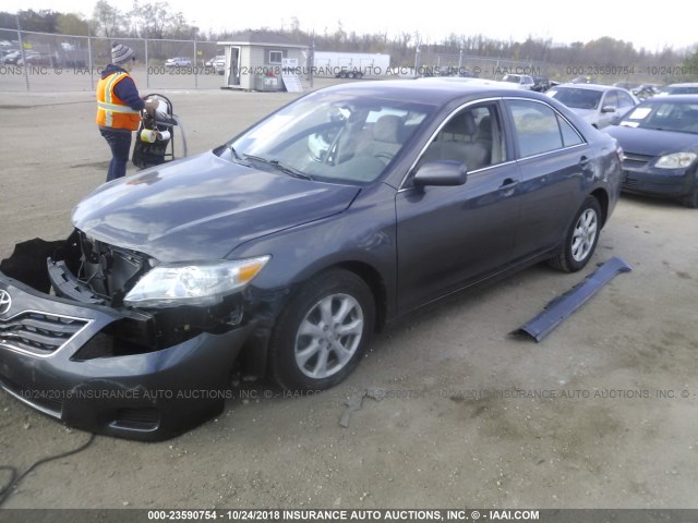 4T4BF3EK6BR176874 - 2011 TOYOTA CAMRY SE/LE/XLE GRAY photo 2