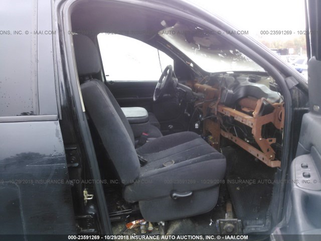3D7KU28D54G227286 - 2004 DODGE RAM 2500 ST/SLT 黑色 照片 5