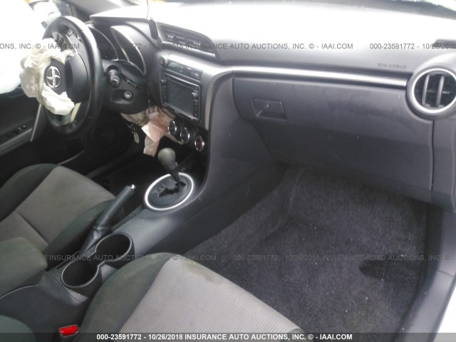 JTKJF5C72E3082174 - 2014 TOYOTA SCION TC WHITE photo 5