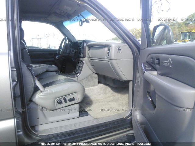 1GKEK63UX2J274924 - 2002 GMC DENALI GRAY photo 5