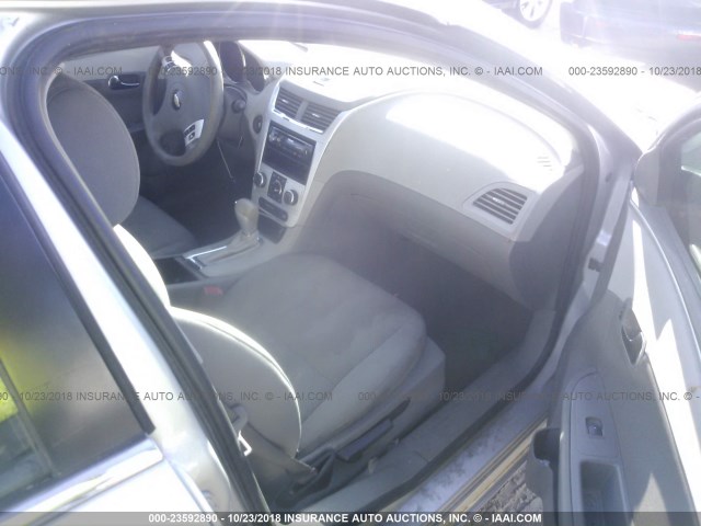 1G1ZB5EB8AF315175 - 2010 CHEVROLET MALIBU LS ვერცხლისფერი ფოტო 5