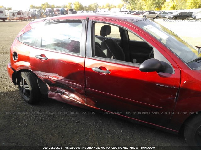 3FAFP37352R233419 - 2002 FORD FOCUS ZX5 RED photo 6