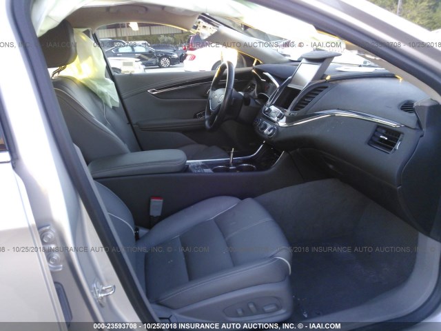 2G1125S35J9141181 - 2018 CHEVROLET IMPALA PREMIER SILVER photo 5