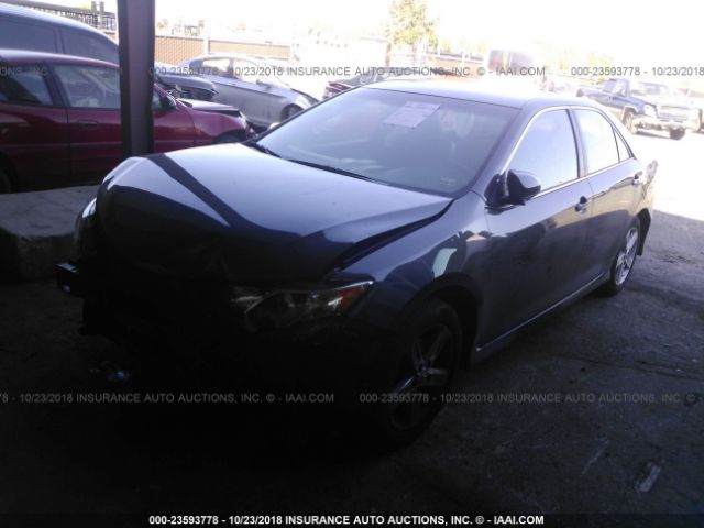 4T1BF1FK5EU465505 - 2014 TOYOTA CAMRY L/SE/LE/XLE 灰色 照片 2