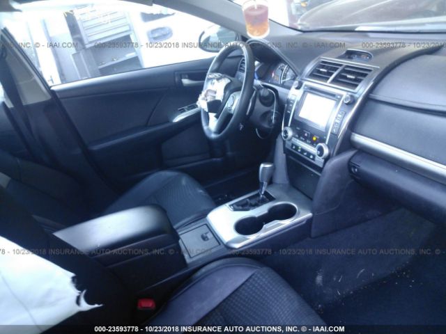 4T1BF1FK5EU465505 - 2014 TOYOTA CAMRY L/SE/LE/XLE 灰色 照片 5