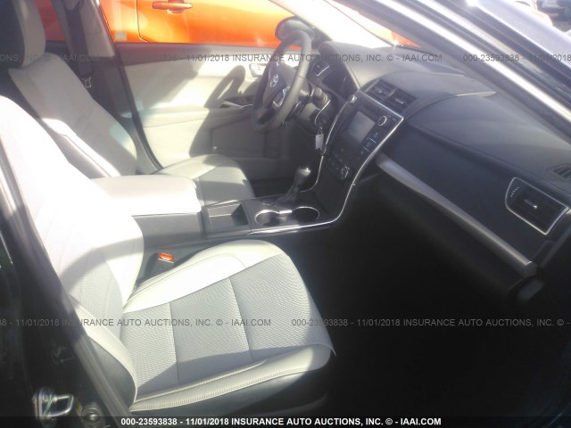 4T1BF1FK4HU418860 - 2017 TOYOTA CAMRY LE/XLE/SE/XSE BLUE photo 5