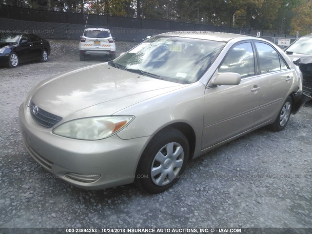 4T1BE32K42U561299 - 2002 TOYOTA CAMRY LE/XLE/SE BEIGE photo 2