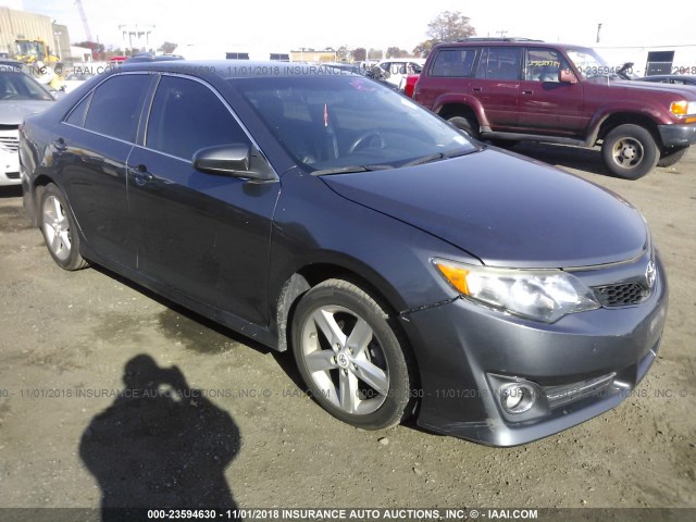 4T1BF1FK4CU100925 - 2012 TOYOTA CAMRY SE/LE/XLE GRAY photo 1