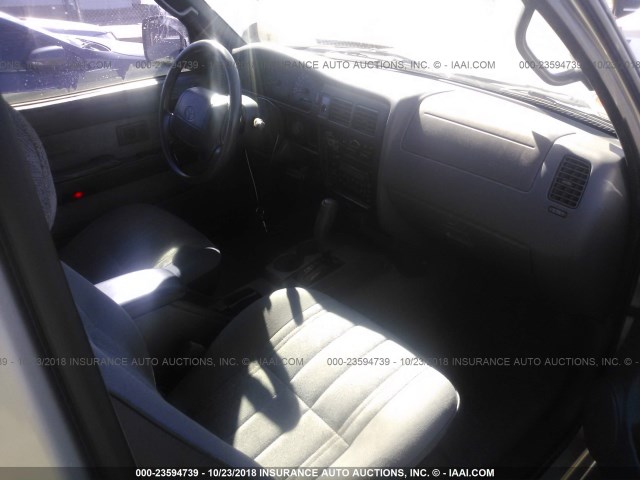 4TASN92N3YZ672113 - 2000 TOYOTA TACOMA XTRACAB PRERUNNER ვერცხლისფერი ფოტო 5