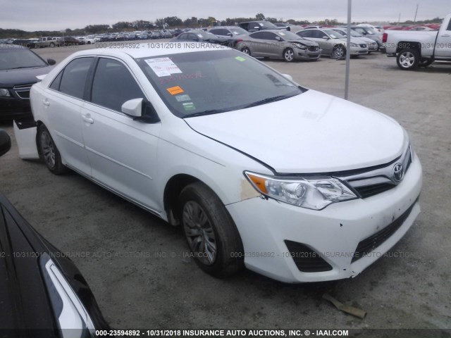 4T4BF1FK6ER347565 - 2014 TOYOTA CAMRY L/SE/LE/XLE 白色 照片 1