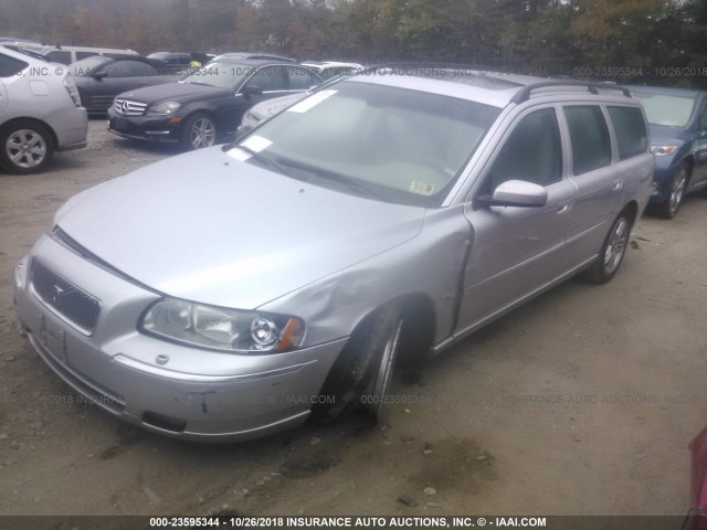 YV1SW592861536569 - 2006 VOLVO V70 2.5T SILVER photo 2