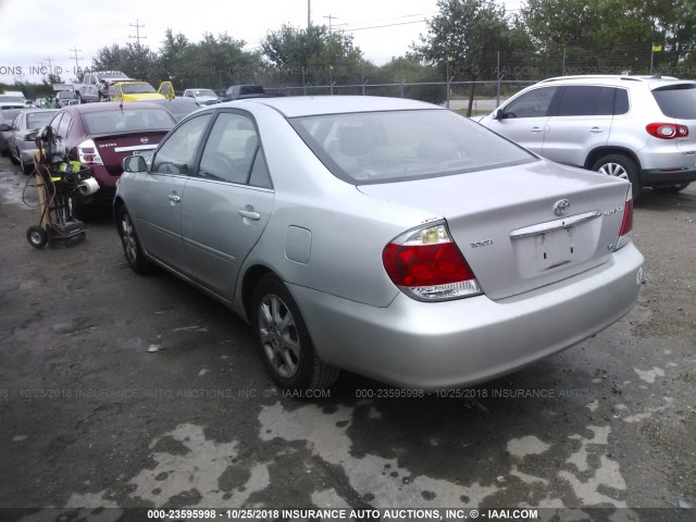 4T1BF30KX6U633970 - 2006 TOYOTA CAMRY LE/XLE/SE SILVER photo 3