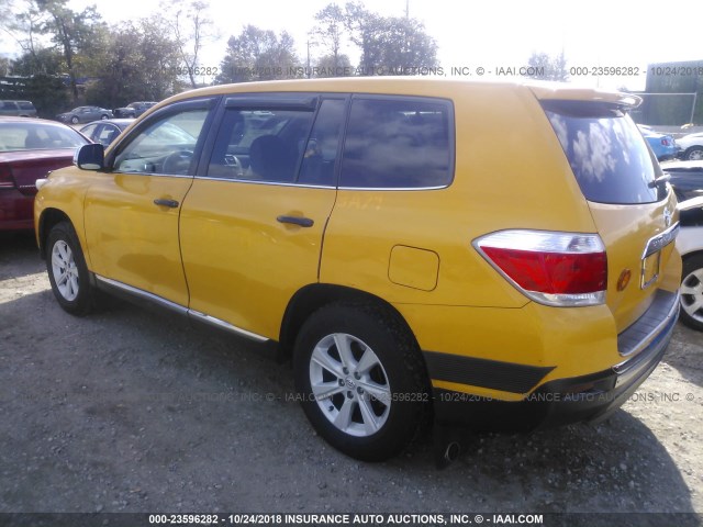 5TDZA3EH3DS038913 - 2013 TOYOTA HIGHLANDER PLUS YELLOW photo 3