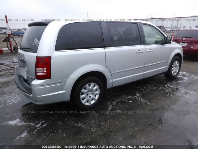 2A4RR4DE3AR457980 - 2010 CHRYSLER TOWN & COUNTRY LX SILVER photo 4