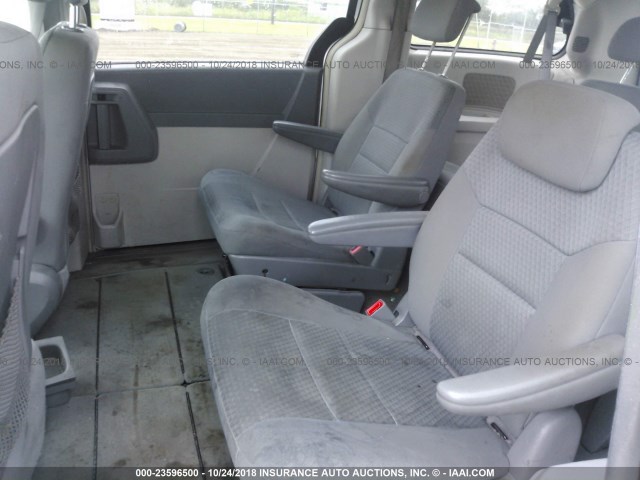 2A4RR4DE3AR457980 - 2010 CHRYSLER TOWN & COUNTRY LX SILVER photo 8