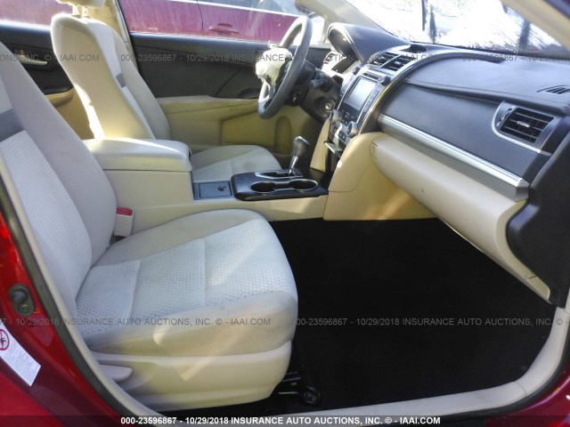 4T1BF1FK3EU868754 - 2014 TOYOTA CAMRY L/SE/LE/XLE Qırmızı foto 5