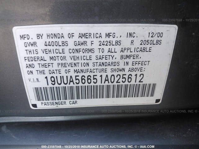 19UUA56651A025612 - 2001 ACURA 3.2TL SILVER photo 9