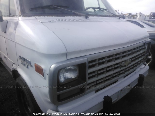 1GCEG25Z7PF360099 - 1993 CHEVROLET G20 WHITE photo 6