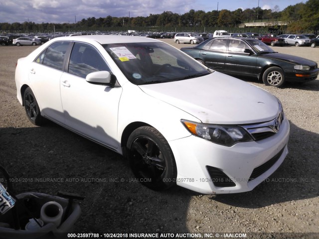 4T1BF1FK4CU550025 - 2012 TOYOTA CAMRY SE/LE/XLE 白色 照片 1