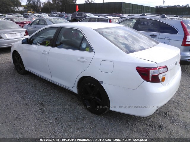 4T1BF1FK4CU550025 - 2012 TOYOTA CAMRY SE/LE/XLE WHITE photo 3