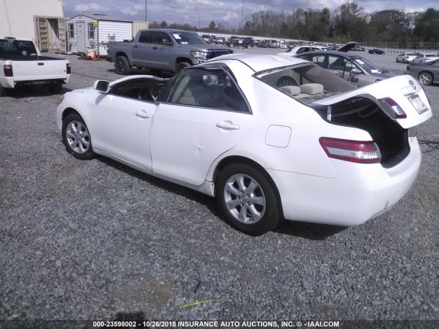 4T1BF3EK4BU663985 - 2011 TOYOTA CAMRY SE/LE/XLE WHITE photo 3
