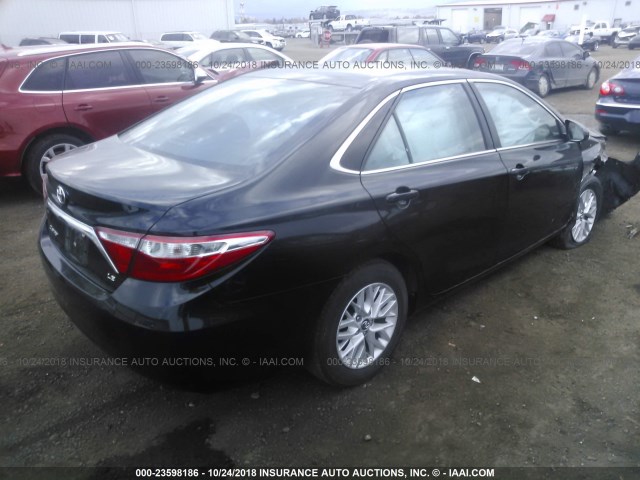 4T1BF1FK3GU247565 - 2016 TOYOTA CAMRY LE/XLE/SE/XSE BLACK photo 4