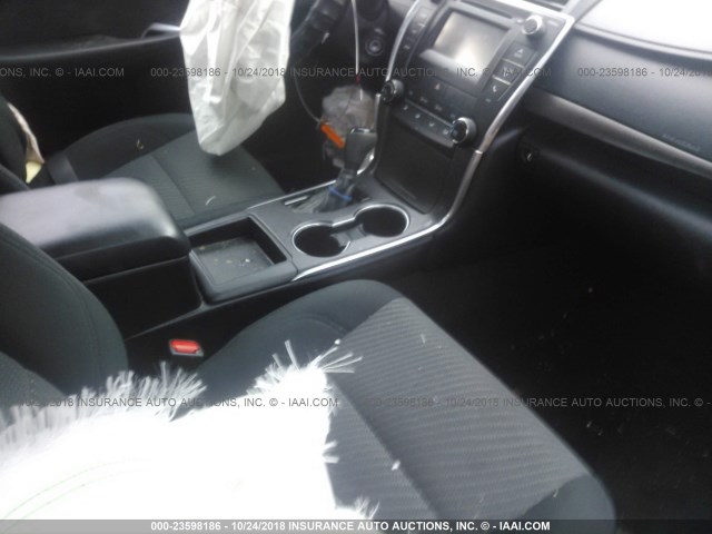 4T1BF1FK3GU247565 - 2016 TOYOTA CAMRY LE/XLE/SE/XSE BLACK photo 5